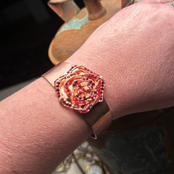 Copper cuff bracelet with red rhinestone flower front - Picture 4 of 4